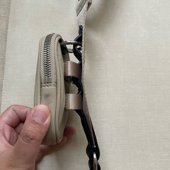 Lululemon Crossbody with Nano Pouch 2L - Trench - Picture 6 of 16